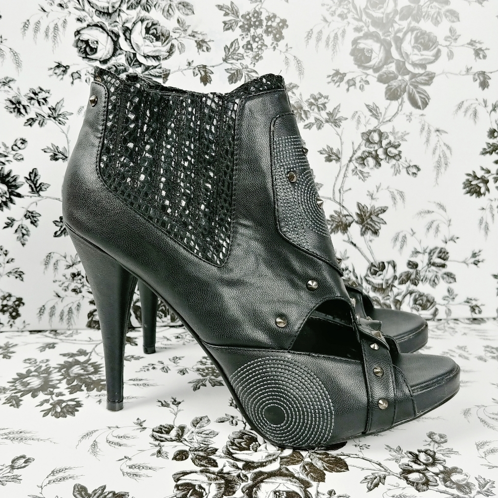 Liliana peep toe heels snakeskin studs detail sz 9